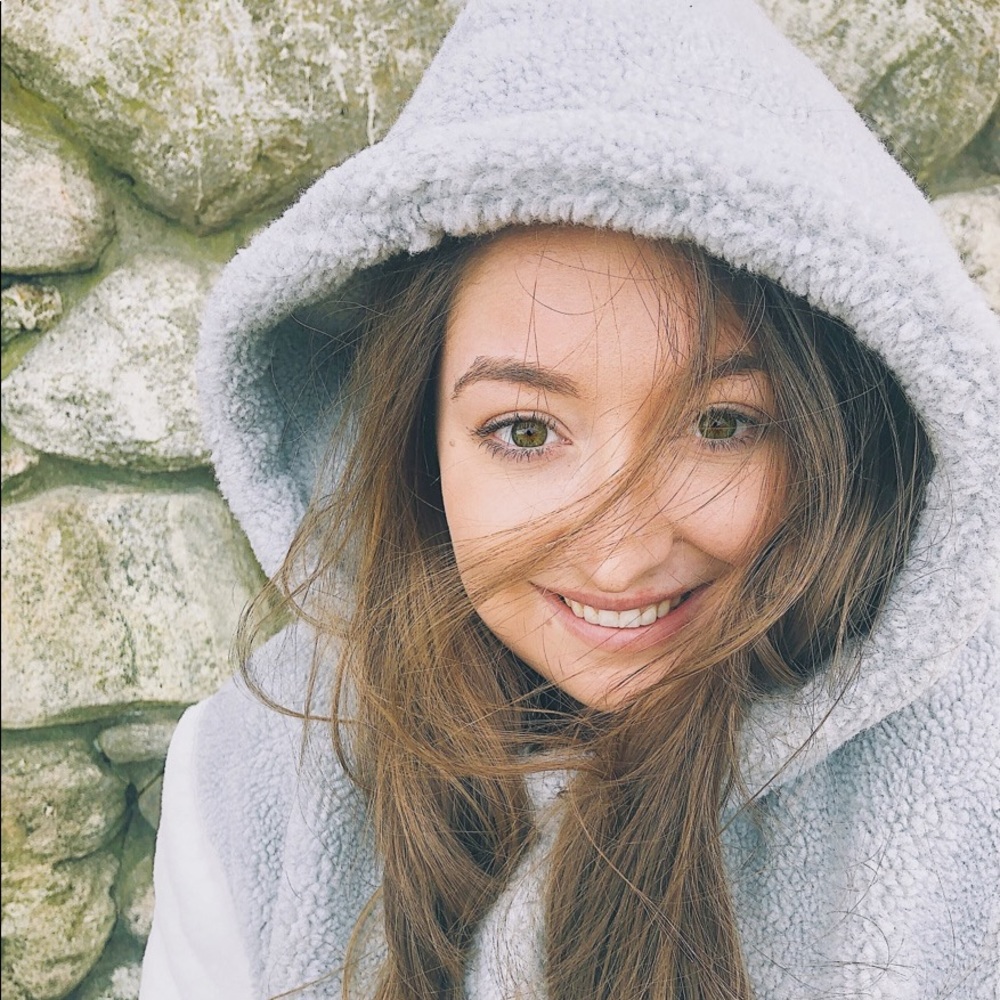 Meet your Posher, Abbey